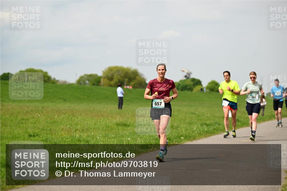 10.05.2026 - 8. Wedeler Halbmarathon Dr. Thomas Lammeyer http://msf.ph/oto/9703819 10.05.2026 11:50:45 Laufen 0975, 557, 381 meine-sportfotos.de