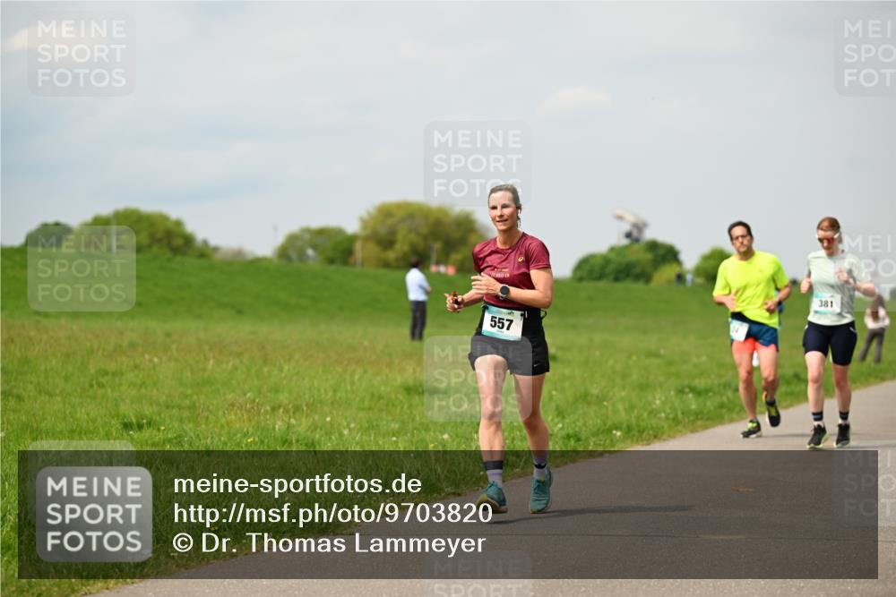 10.05.2026 - 8. Wedeler Halbmarathon Dr. Thomas Lammeyer http://msf.ph/oto/9703820 10.05.2026 11:50:45 Laufen 0975, 381, 557 meine-sportfotos.de