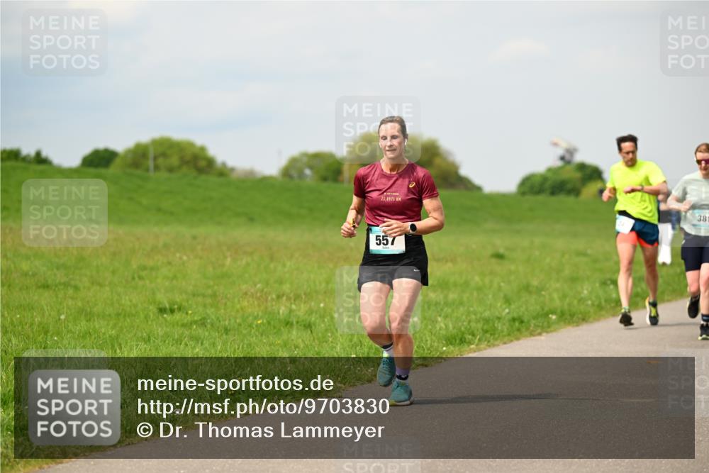 10.05.2026 - 8. Wedeler Halbmarathon Dr. Thomas Lammeyer http://msf.ph/oto/9703830 10.05.2026 11:50:46 Laufen 0975, 381, 557 meine-sportfotos.de