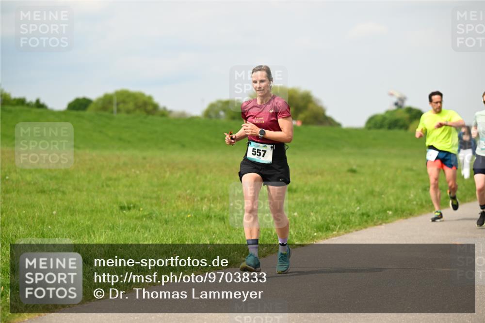 10.05.2026 - 8. Wedeler Halbmarathon Dr. Thomas Lammeyer http://msf.ph/oto/9703833 10.05.2026 11:50:46 Laufen 0975, 557 meine-sportfotos.de