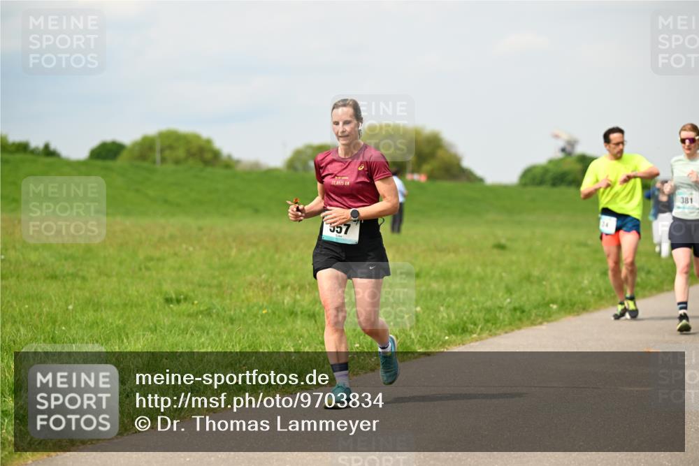 10.05.2026 - 8. Wedeler Halbmarathon Dr. Thomas Lammeyer http://msf.ph/oto/9703834 10.05.2026 11:50:46 Laufen 0975, 381, 557 meine-sportfotos.de