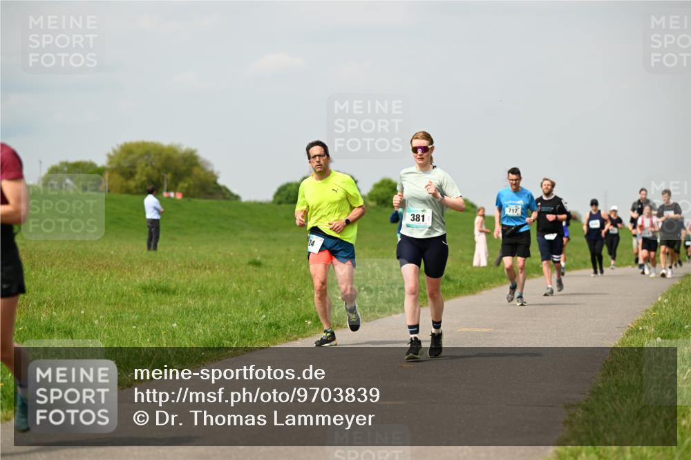 10.05.2026 - 8. Wedeler Halbmarathon Dr. Thomas Lammeyer http://msf.ph/oto/9703839 10.05.2026 11:50:47 Laufen 381, 717 meine-sportfotos.de