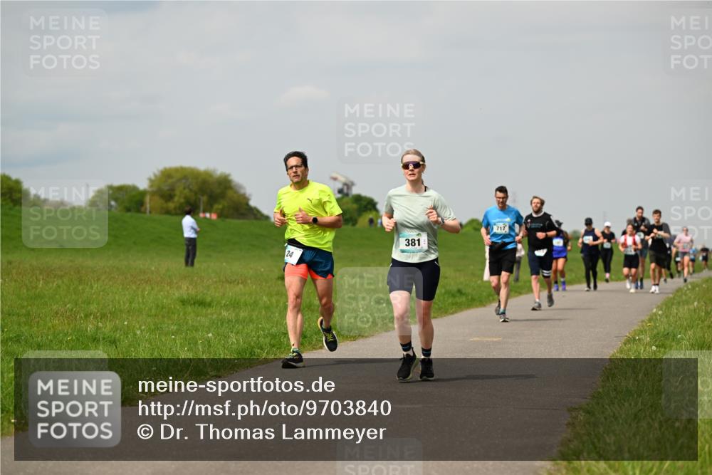 10.05.2026 - 8. Wedeler Halbmarathon Dr. Thomas Lammeyer http://msf.ph/oto/9703840 10.05.2026 11:50:47 Laufen 381, 717 meine-sportfotos.de