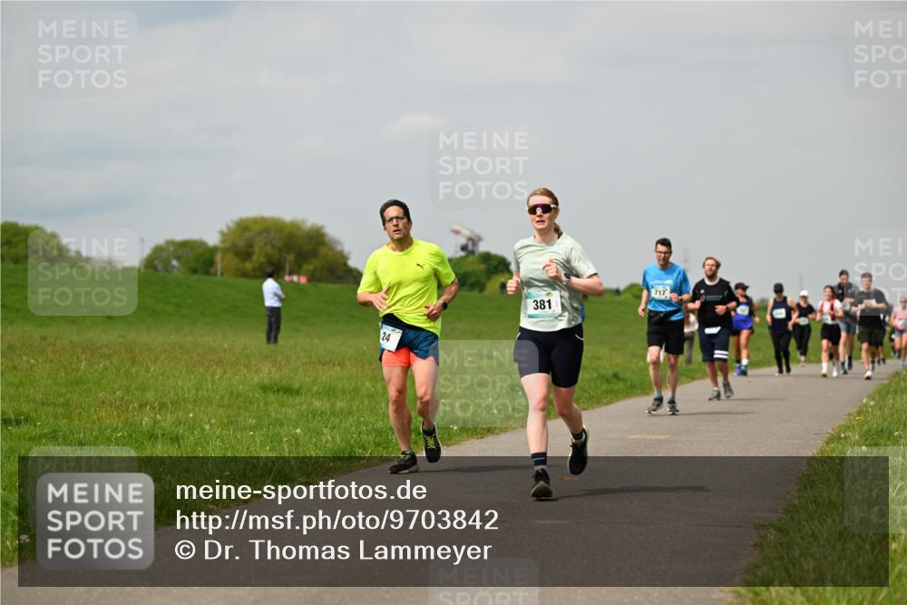 10.05.2026 - 8. Wedeler Halbmarathon Dr. Thomas Lammeyer http://msf.ph/oto/9703842 10.05.2026 11:50:47 Laufen 381, 717 meine-sportfotos.de