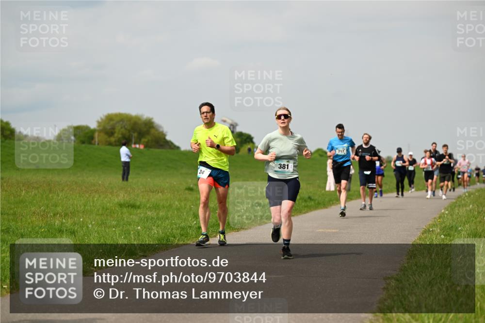 10.05.2026 - 8. Wedeler Halbmarathon Dr. Thomas Lammeyer http://msf.ph/oto/9703844 10.05.2026 11:50:47 Laufen 381, 717 meine-sportfotos.de
