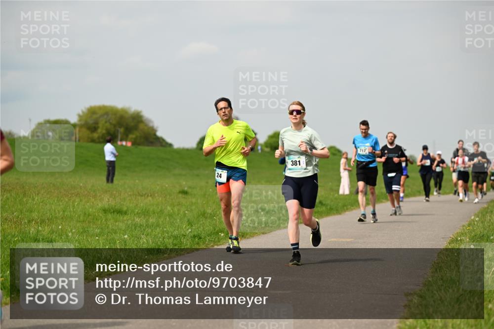 10.05.2026 - 8. Wedeler Halbmarathon Dr. Thomas Lammeyer http://msf.ph/oto/9703847 10.05.2026 11:50:47 Laufen 381 meine-sportfotos.de