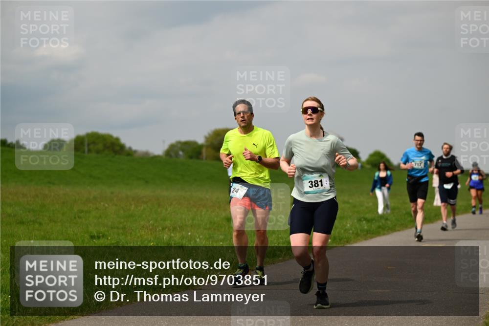 10.05.2026 - 8. Wedeler Halbmarathon Dr. Thomas Lammeyer http://msf.ph/oto/9703851 10.05.2026 11:50:49 Laufen 381 meine-sportfotos.de