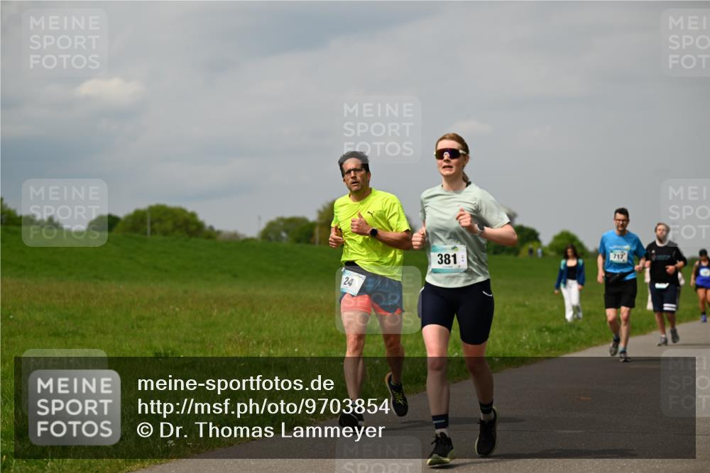 10.05.2026 - 8. Wedeler Halbmarathon Dr. Thomas Lammeyer http://msf.ph/oto/9703854 10.05.2026 11:50:49 Laufen 381, 717 meine-sportfotos.de