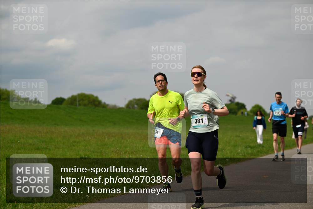 10.05.2026 - 8. Wedeler Halbmarathon Dr. Thomas Lammeyer http://msf.ph/oto/9703856 10.05.2026 11:50:49 Laufen 381 meine-sportfotos.de