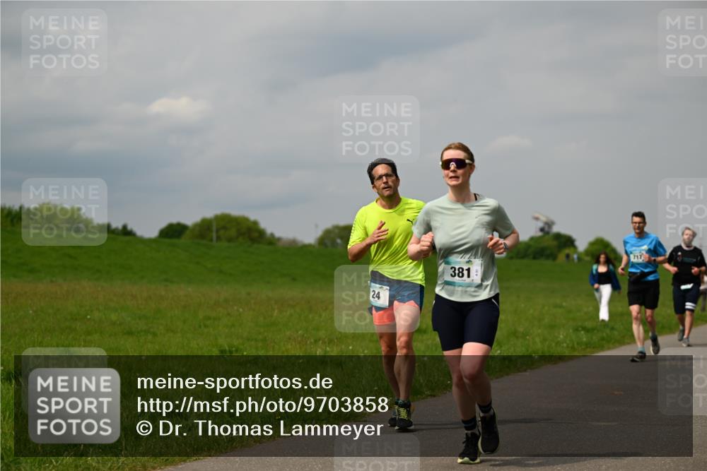 10.05.2026 - 8. Wedeler Halbmarathon Dr. Thomas Lammeyer http://msf.ph/oto/9703858 10.05.2026 11:50:49 Laufen 381, 717 meine-sportfotos.de