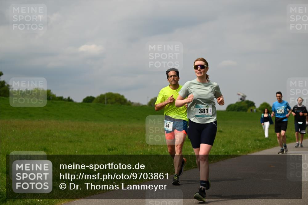 10.05.2026 - 8. Wedeler Halbmarathon Dr. Thomas Lammeyer http://msf.ph/oto/9703861 10.05.2026 11:50:49 Laufen 381 meine-sportfotos.de