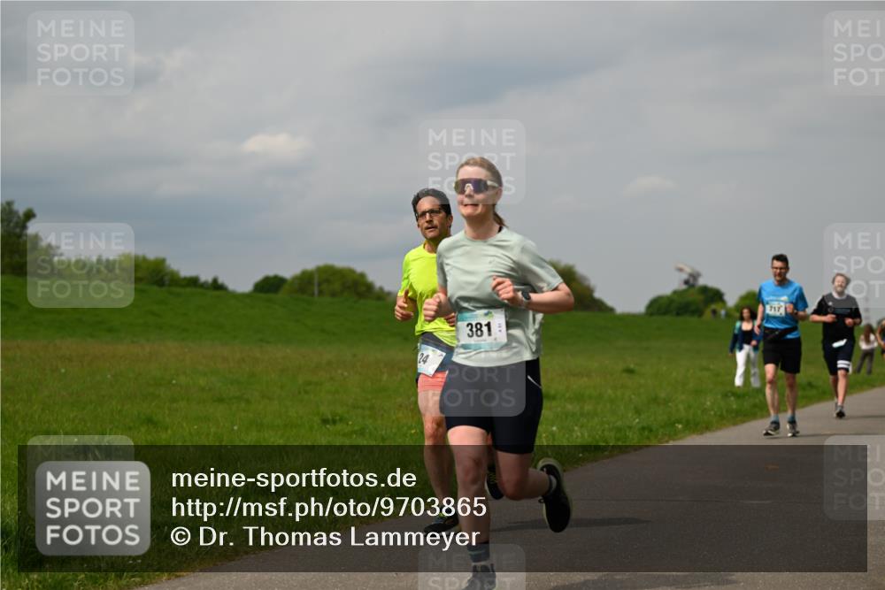 10.05.2026 - 8. Wedeler Halbmarathon Dr. Thomas Lammeyer http://msf.ph/oto/9703865 10.05.2026 11:50:50 Laufen 381 meine-sportfotos.de