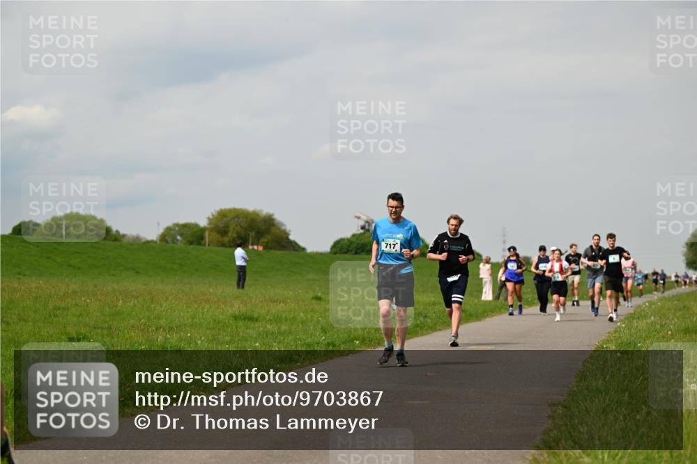 10.05.2026 - 8. Wedeler Halbmarathon Dr. Thomas Lammeyer http://msf.ph/oto/9703867 10.05.2026 11:50:51 Laufen 717 meine-sportfotos.de