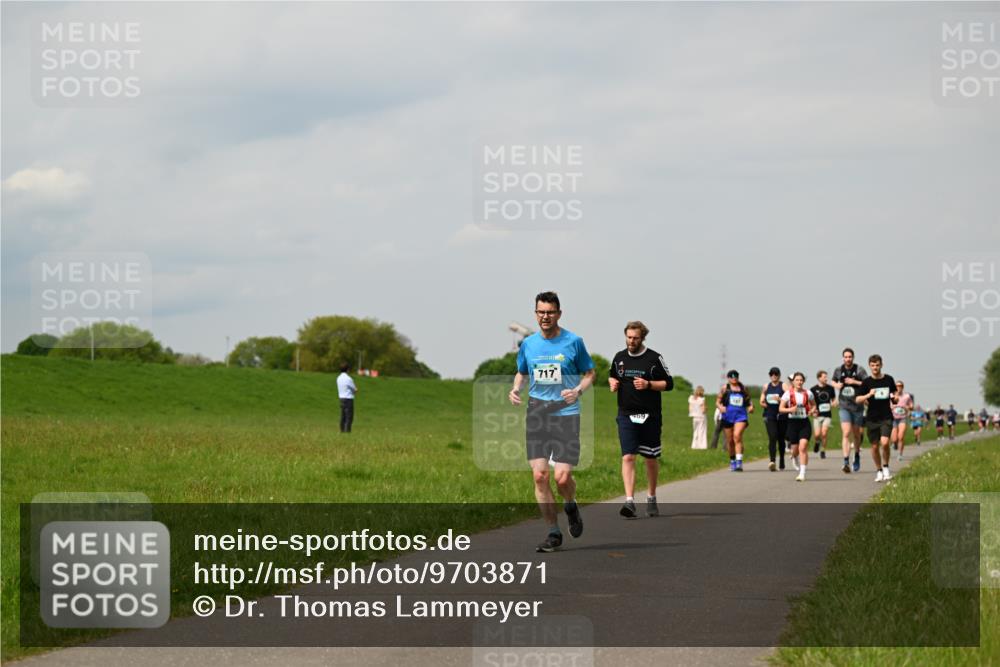 10.05.2026 - 8. Wedeler Halbmarathon Dr. Thomas Lammeyer http://msf.ph/oto/9703871 10.05.2026 11:50:51 Laufen 717 meine-sportfotos.de