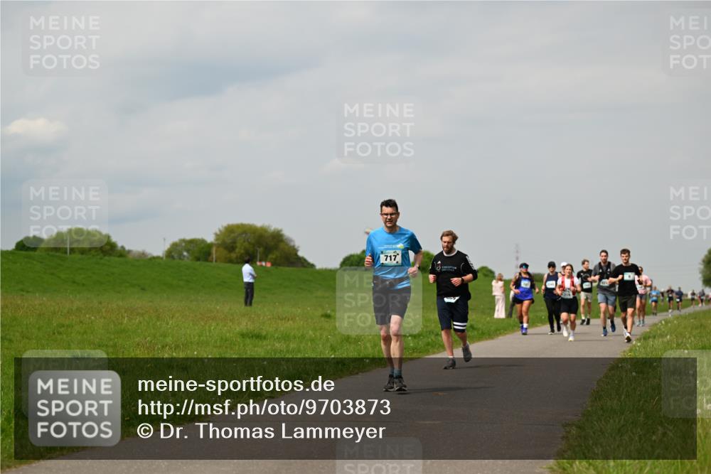 10.05.2026 - 8. Wedeler Halbmarathon Dr. Thomas Lammeyer http://msf.ph/oto/9703873 10.05.2026 11:50:51 Laufen 717 meine-sportfotos.de