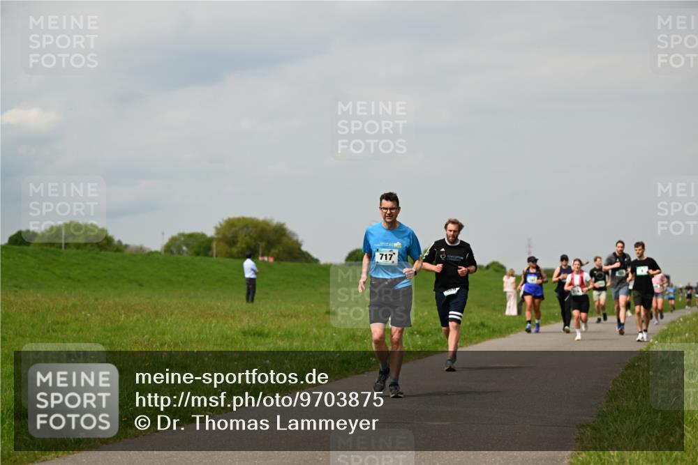 10.05.2026 - 8. Wedeler Halbmarathon Dr. Thomas Lammeyer http://msf.ph/oto/9703875 10.05.2026 11:50:52 Laufen 717, 469 meine-sportfotos.de