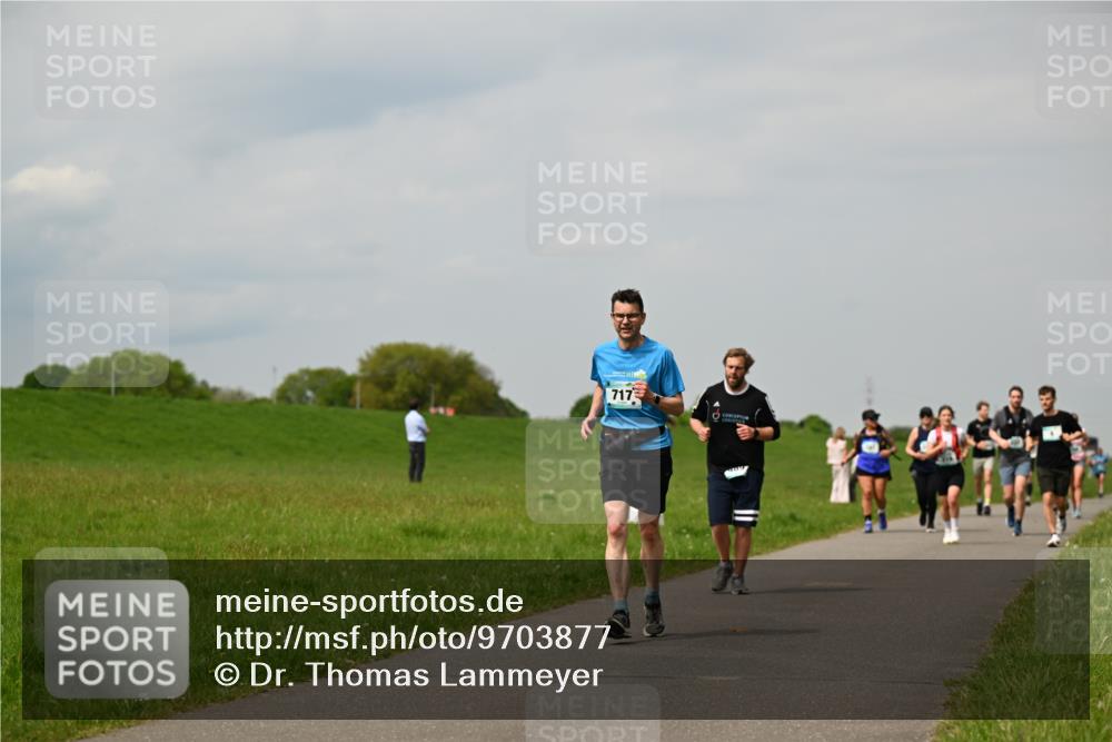10.05.2026 - 8. Wedeler Halbmarathon Dr. Thomas Lammeyer http://msf.ph/oto/9703877 10.05.2026 11:50:52 Laufen 717 meine-sportfotos.de