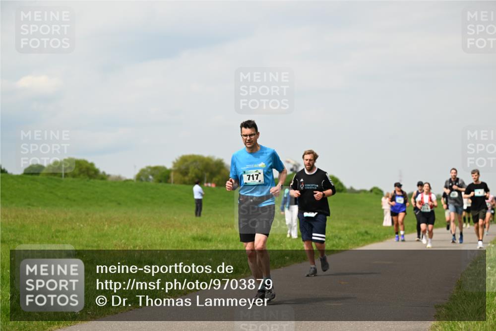 10.05.2026 - 8. Wedeler Halbmarathon Dr. Thomas Lammeyer http://msf.ph/oto/9703879 10.05.2026 11:50:53 Laufen 717 meine-sportfotos.de