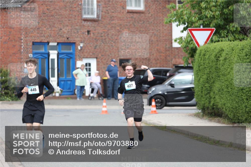 10.05.2026 - 8. Wedeler Halbmarathon Andreas Tolksdorf http://msf.ph/oto/9703880 10.05.2026 10:32:14 Laufen 445, 427 meine-sportfotos.de