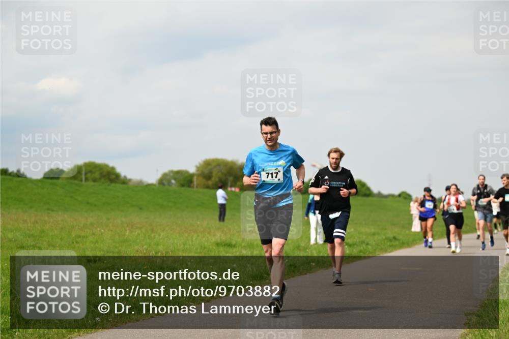 10.05.2026 - 8. Wedeler Halbmarathon Dr. Thomas Lammeyer http://msf.ph/oto/9703882 10.05.2026 11:50:53 Laufen 717 meine-sportfotos.de