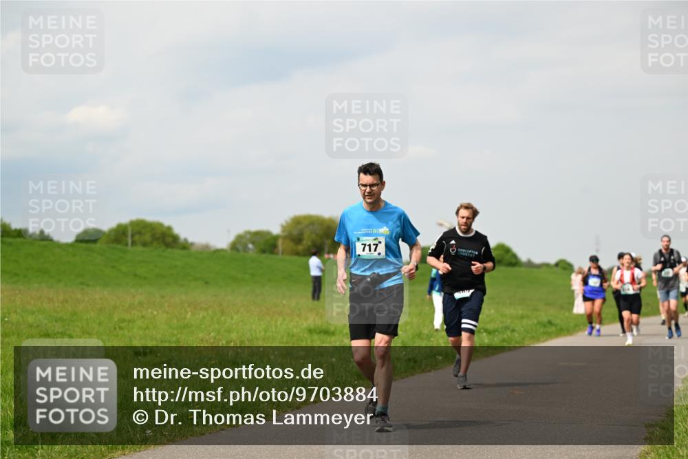 10.05.2026 - 8. Wedeler Halbmarathon Dr. Thomas Lammeyer http://msf.ph/oto/9703884 10.05.2026 11:50:53 Laufen 717 meine-sportfotos.de