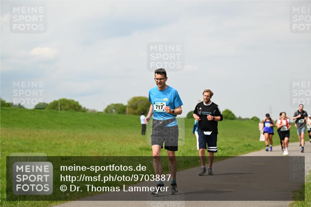 10.05.2026 - 8. Wedeler Halbmarathon Dr. Thomas Lammeyer http://msf.ph/oto/9703887 10.05.2026 11:50:53 Laufen 717 meine-sportfotos.de