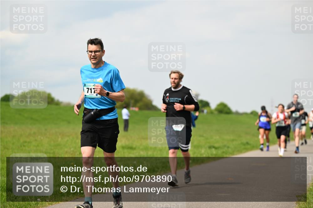 10.05.2026 - 8. Wedeler Halbmarathon Dr. Thomas Lammeyer http://msf.ph/oto/9703890 10.05.2026 11:50:54 Laufen 717, 469 meine-sportfotos.de