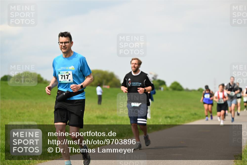 10.05.2026 - 8. Wedeler Halbmarathon Dr. Thomas Lammeyer http://msf.ph/oto/9703896 10.05.2026 11:50:54 Laufen 812, 717 meine-sportfotos.de