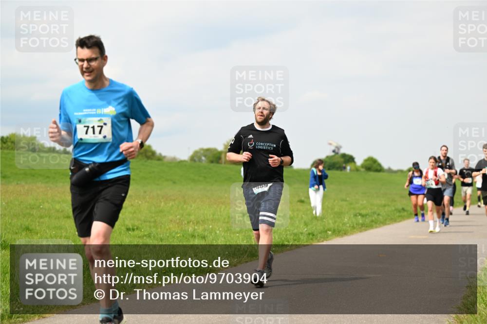 10.05.2026 - 8. Wedeler Halbmarathon Dr. Thomas Lammeyer http://msf.ph/oto/9703904 10.05.2026 11:50:55 Laufen 717, 469 meine-sportfotos.de