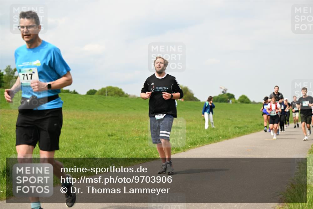 10.05.2026 - 8. Wedeler Halbmarathon Dr. Thomas Lammeyer http://msf.ph/oto/9703906 10.05.2026 11:50:55 Laufen 717, 409 meine-sportfotos.de