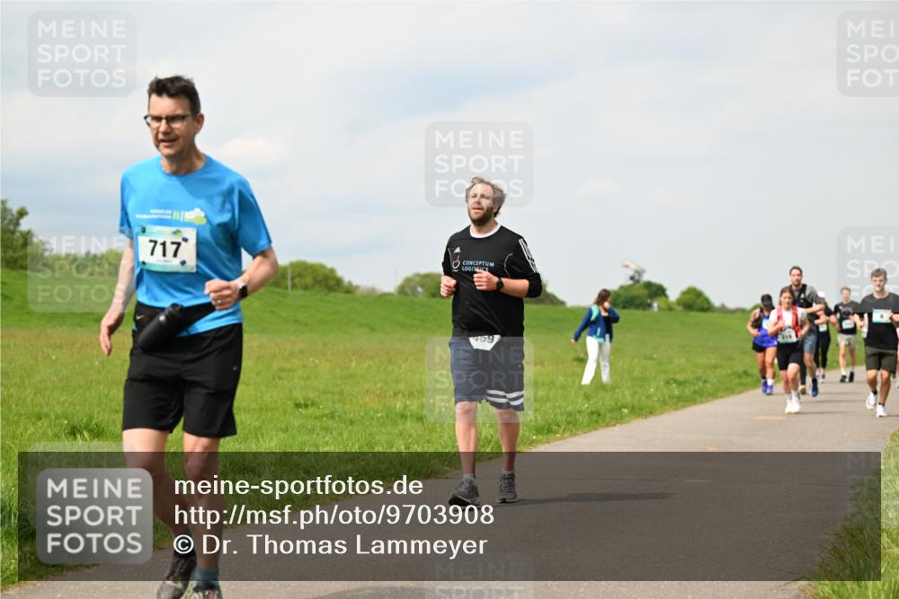 10.05.2026 - 8. Wedeler Halbmarathon Dr. Thomas Lammeyer http://msf.ph/oto/9703908 10.05.2026 11:50:55 Laufen 717 meine-sportfotos.de