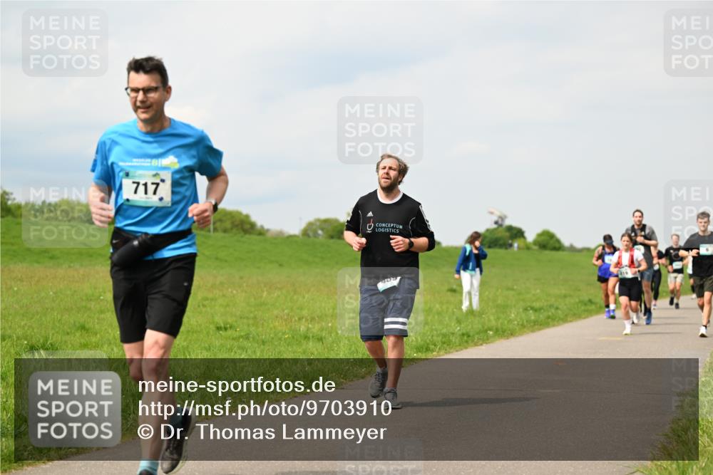 10.05.2026 - 8. Wedeler Halbmarathon Dr. Thomas Lammeyer http://msf.ph/oto/9703910 10.05.2026 11:50:55 Laufen 717 meine-sportfotos.de