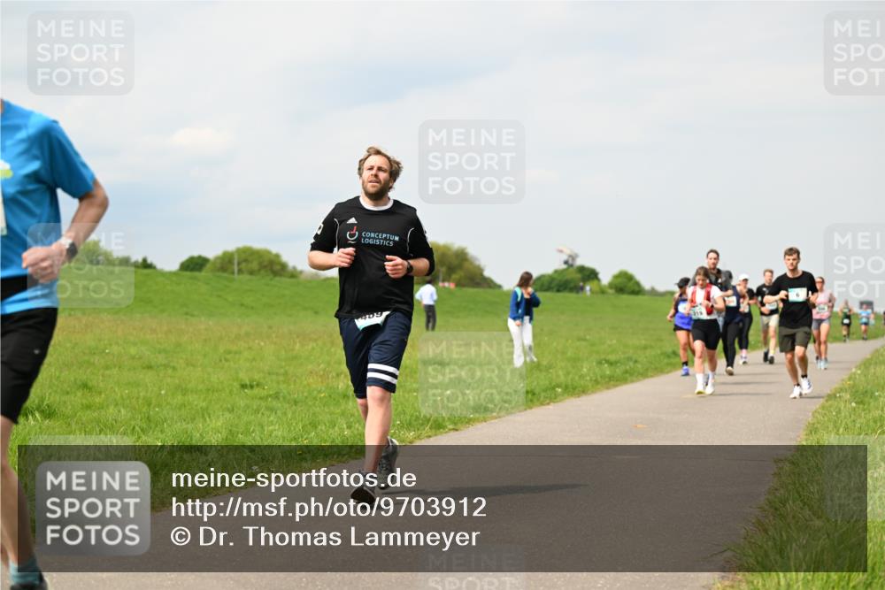 10.05.2026 - 8. Wedeler Halbmarathon Dr. Thomas Lammeyer http://msf.ph/oto/9703912 10.05.2026 11:50:56 Laufen 409 meine-sportfotos.de