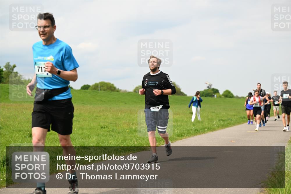10.05.2026 - 8. Wedeler Halbmarathon Dr. Thomas Lammeyer http://msf.ph/oto/9703915 10.05.2026 11:50:55 Laufen 717, 469 meine-sportfotos.de