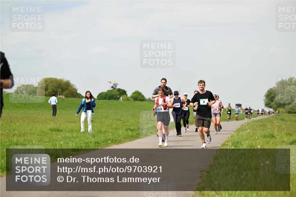 10.05.2026 - 8. Wedeler Halbmarathon Dr. Thomas Lammeyer http://msf.ph/oto/9703921 10.05.2026 11:50:56 Laufen 219, 245, 598 meine-sportfotos.de