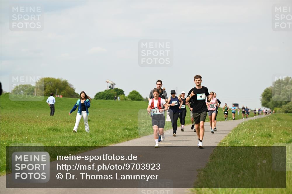 10.05.2026 - 8. Wedeler Halbmarathon Dr. Thomas Lammeyer http://msf.ph/oto/9703923 10.05.2026 11:50:56 Laufen 219, 2051 meine-sportfotos.de