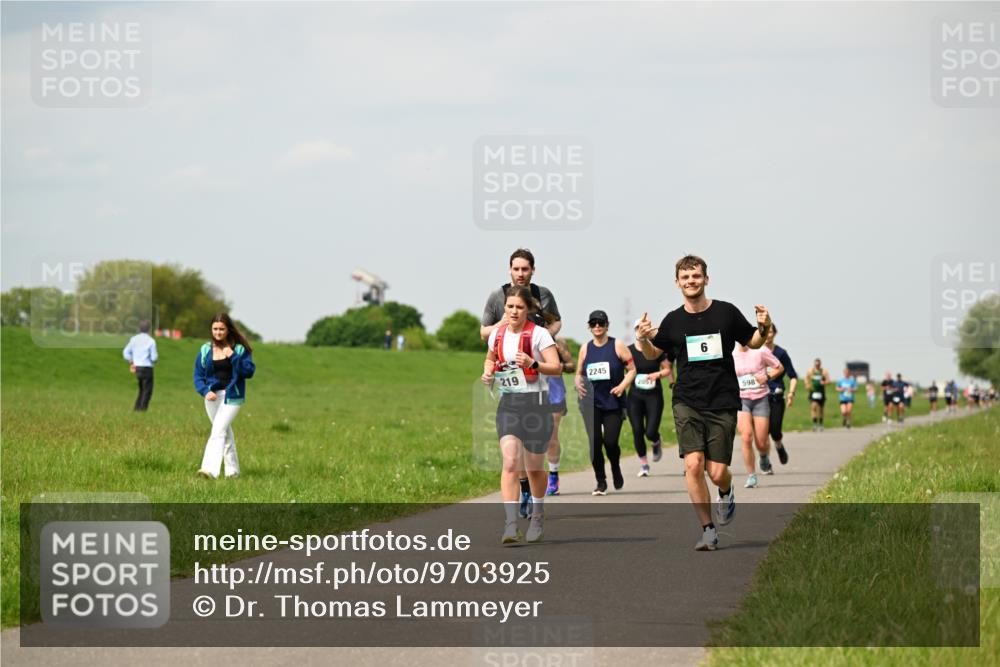 10.05.2026 - 8. Wedeler Halbmarathon Dr. Thomas Lammeyer http://msf.ph/oto/9703925 10.05.2026 11:50:57 Laufen 219, 2245, 2057, 598 meine-sportfotos.de