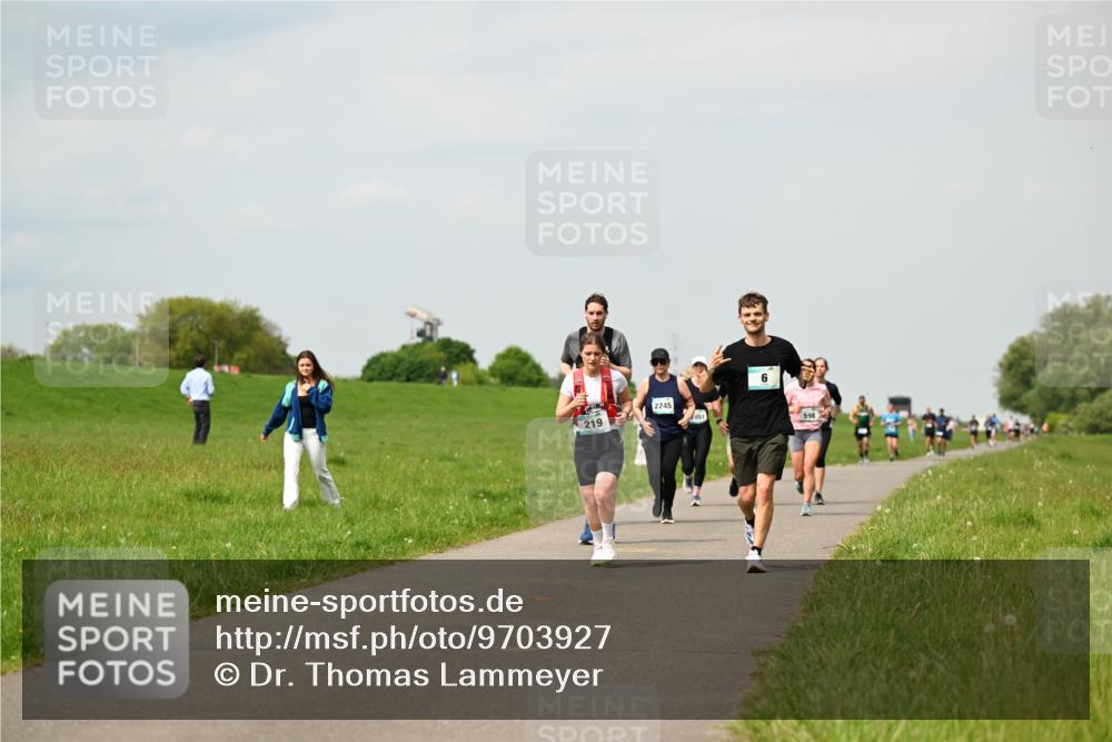 10.05.2026 - 8. Wedeler Halbmarathon Dr. Thomas Lammeyer http://msf.ph/oto/9703927 10.05.2026 11:50:57 Laufen 219, 2245, 051, 598 meine-sportfotos.de