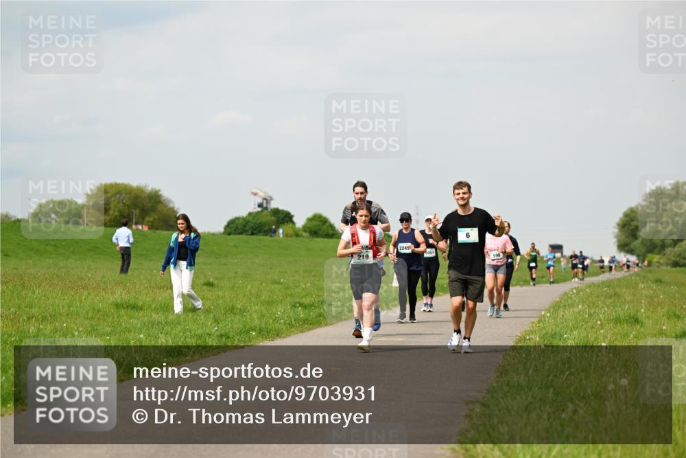 10.05.2026 - 8. Wedeler Halbmarathon Dr. Thomas Lammeyer http://msf.ph/oto/9703931 10.05.2026 11:50:57 Laufen 2245, 2051, 219, 598 meine-sportfotos.de