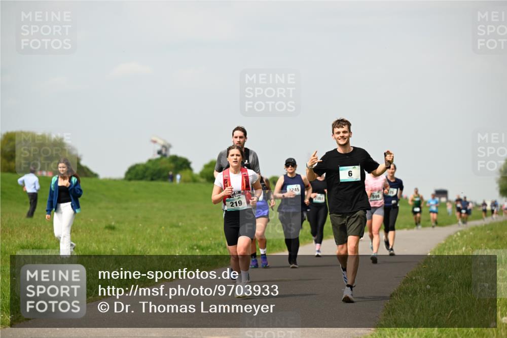 10.05.2026 - 8. Wedeler Halbmarathon Dr. Thomas Lammeyer http://msf.ph/oto/9703933 10.05.2026 11:50:57 Laufen 219, 2245, 598 meine-sportfotos.de