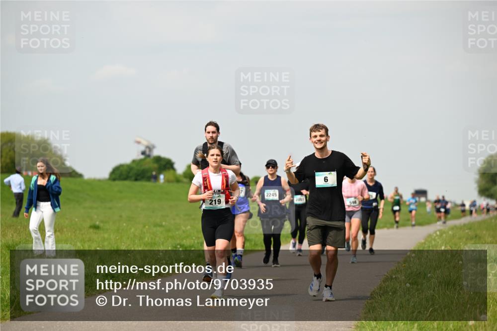 10.05.2026 - 8. Wedeler Halbmarathon Dr. Thomas Lammeyer http://msf.ph/oto/9703935 10.05.2026 11:50:57 Laufen 219, 2245, 2051, 598 meine-sportfotos.de