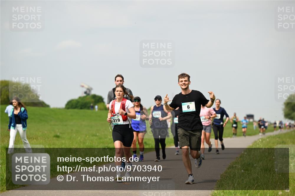 10.05.2026 - 8. Wedeler Halbmarathon Dr. Thomas Lammeyer http://msf.ph/oto/9703940 10.05.2026 11:50:58 Laufen 219, 2245 meine-sportfotos.de
