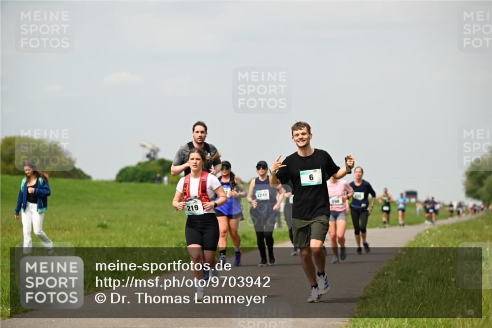 10.05.2026 - 8. Wedeler Halbmarathon Dr. Thomas Lammeyer http://msf.ph/oto/9703942 10.05.2026 11:50:58 Laufen 219, 2245, 598 meine-sportfotos.de