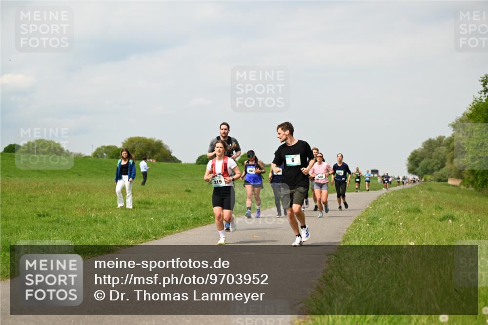 10.05.2026 - 8. Wedeler Halbmarathon Dr. Thomas Lammeyer http://msf.ph/oto/9703952 10.05.2026 11:50:58 Laufen 219, 187, 525 meine-sportfotos.de