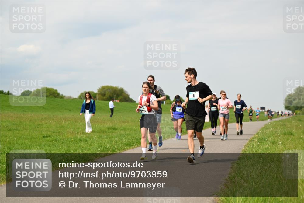 10.05.2026 - 8. Wedeler Halbmarathon Dr. Thomas Lammeyer http://msf.ph/oto/9703959 10.05.2026 11:50:59 Laufen 219, 187, 598 meine-sportfotos.de