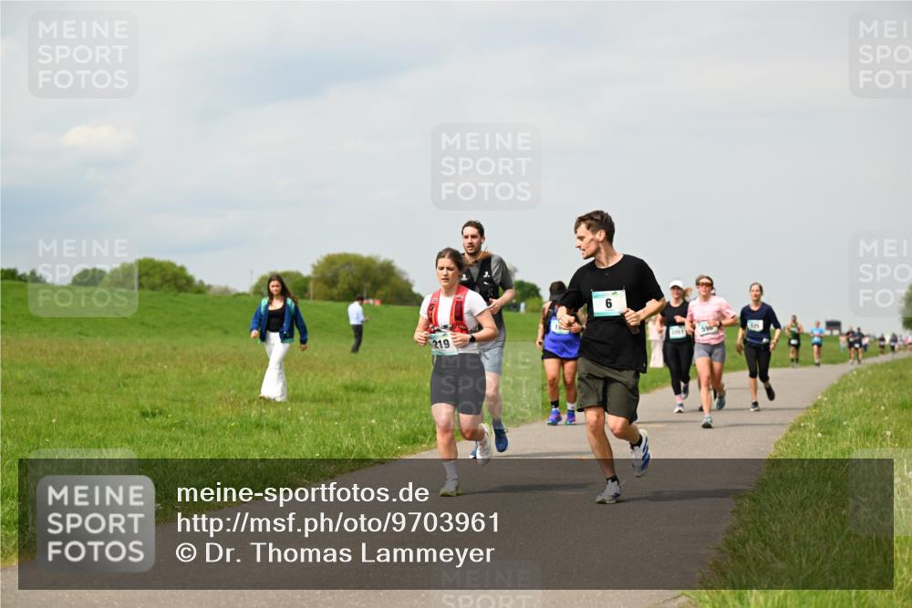 10.05.2026 - 8. Wedeler Halbmarathon Dr. Thomas Lammeyer http://msf.ph/oto/9703961 10.05.2026 11:50:59 Laufen 219, 598, 525 meine-sportfotos.de