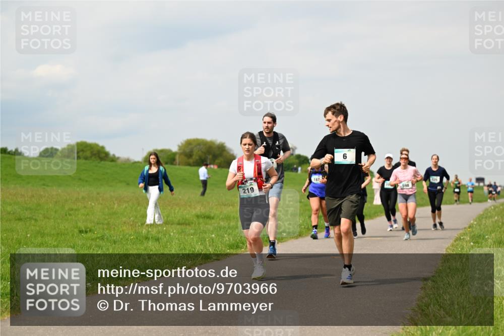 10.05.2026 - 8. Wedeler Halbmarathon Dr. Thomas Lammeyer http://msf.ph/oto/9703966 10.05.2026 11:50:59 Laufen 219, 187, 598 meine-sportfotos.de
