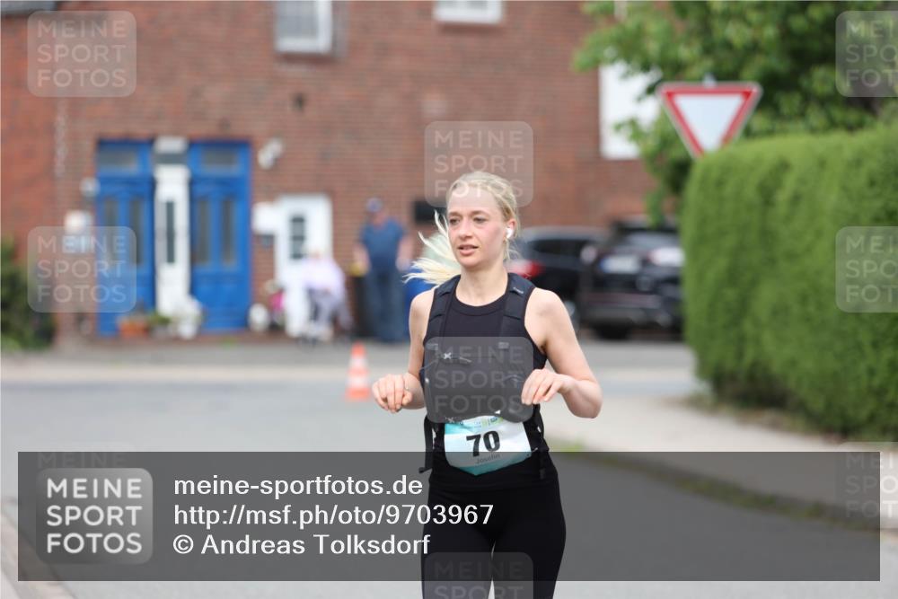 10.05.2026 - 8. Wedeler Halbmarathon Andreas Tolksdorf http://msf.ph/oto/9703967 10.05.2026 10:32:35 Laufen 70 meine-sportfotos.de