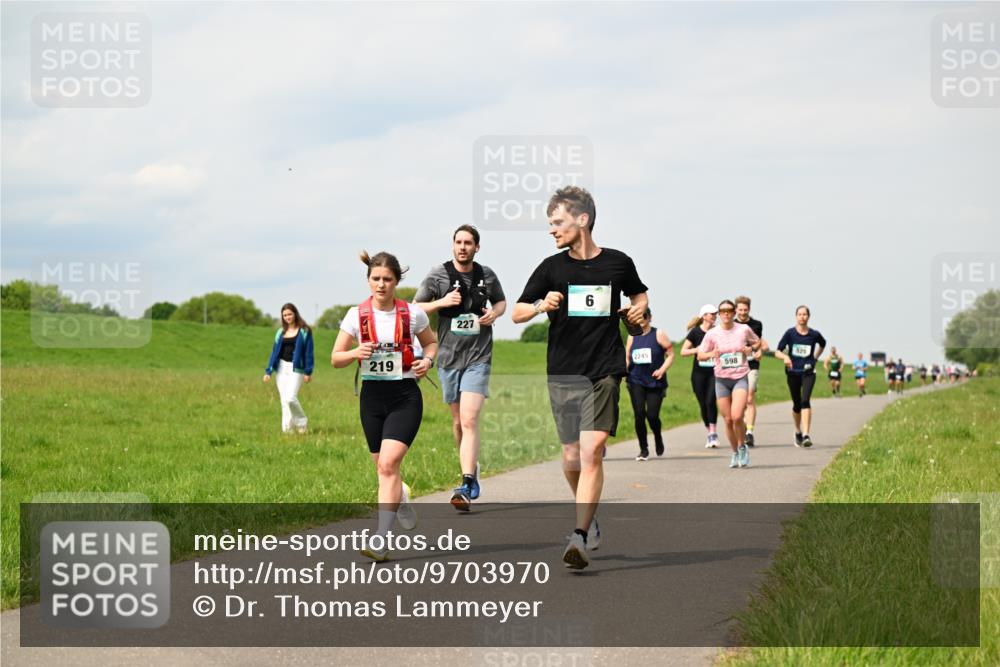 10.05.2026 - 8. Wedeler Halbmarathon Dr. Thomas Lammeyer http://msf.ph/oto/9703970 10.05.2026 11:51:00 Laufen 219, 227, 2245, 598 meine-sportfotos.de
