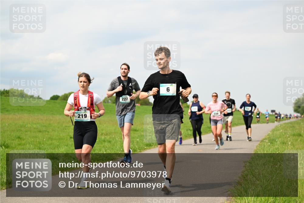 10.05.2026 - 8. Wedeler Halbmarathon Dr. Thomas Lammeyer http://msf.ph/oto/9703978 10.05.2026 11:51:01 Laufen 219, 227, 2245, 598 meine-sportfotos.de